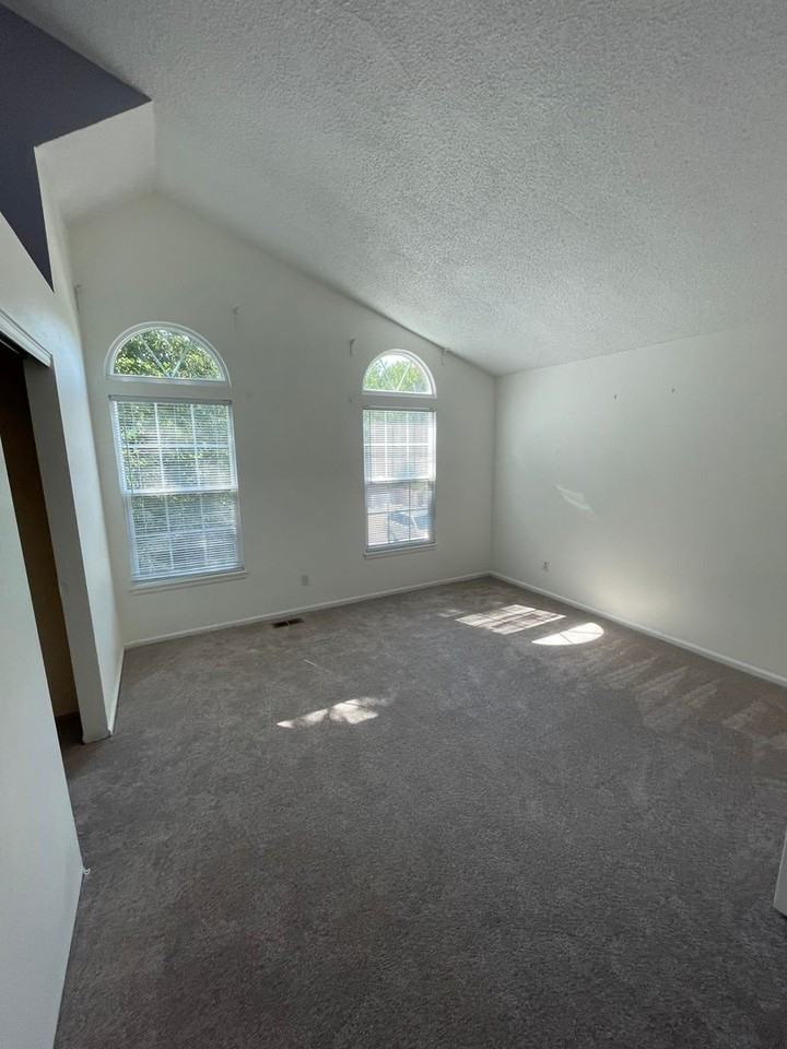 403 Pheasant Run - Photo 6 of 19