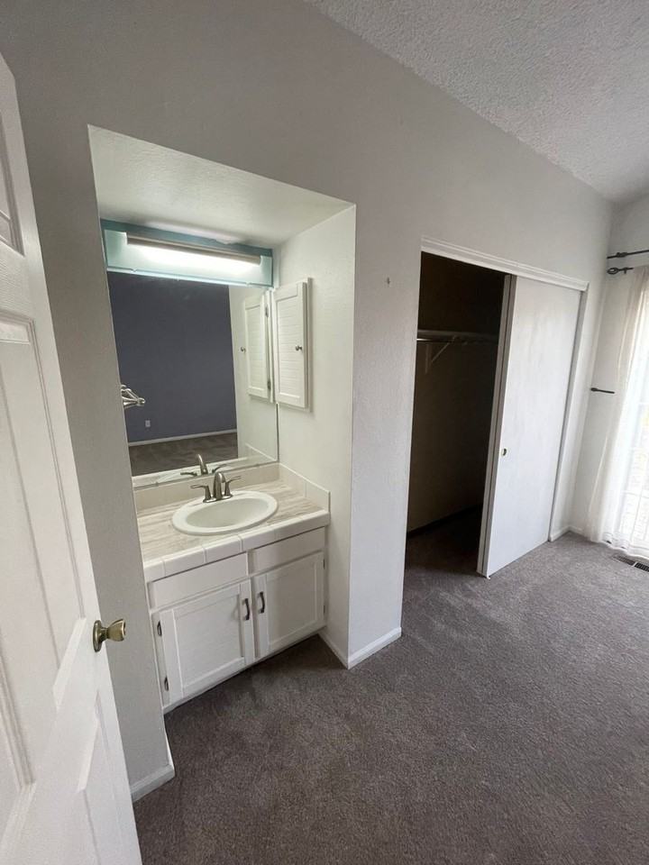 403 Pheasant Run - Photo 3 of 19
