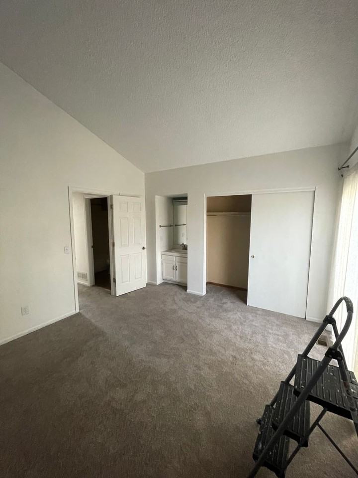 403 Pheasant Run - Photo 2 of 19