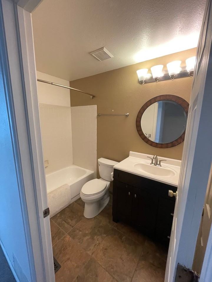 403 Pheasant Run - Photo 4 of 19