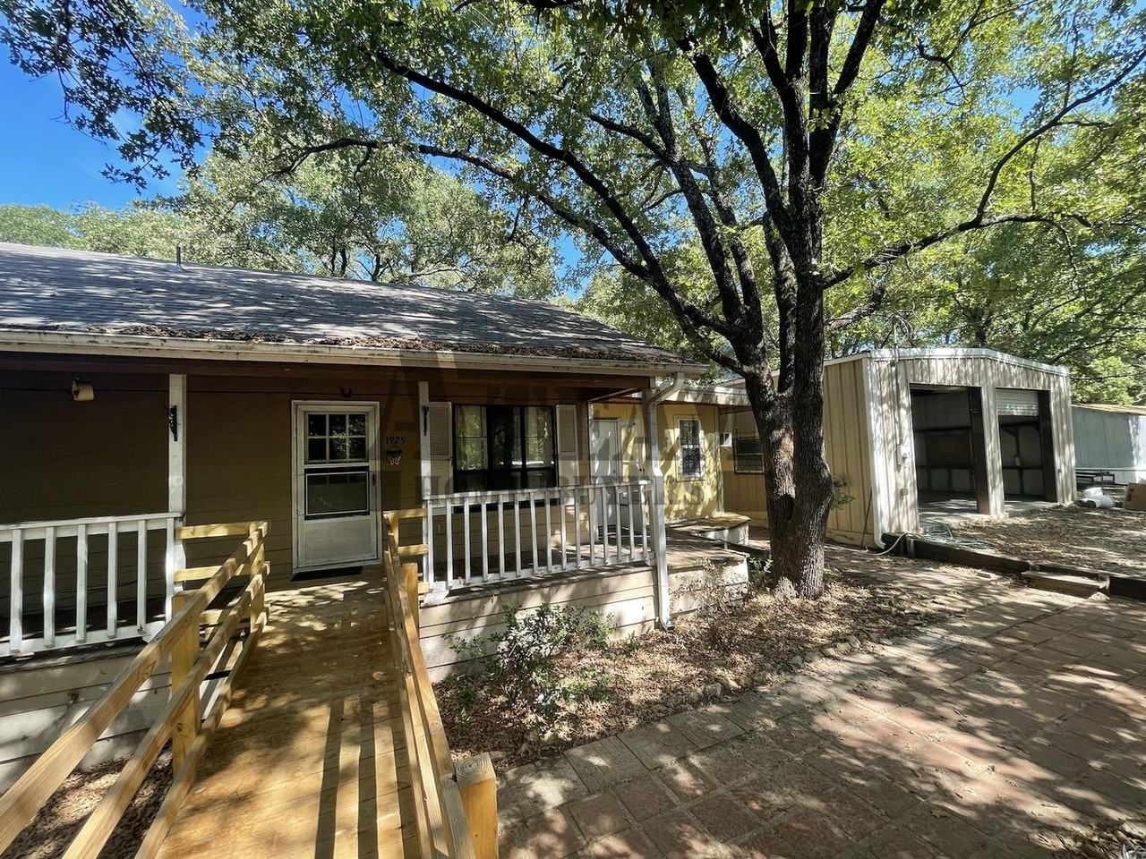 1925 Elm Dr - Photo 2 of 32