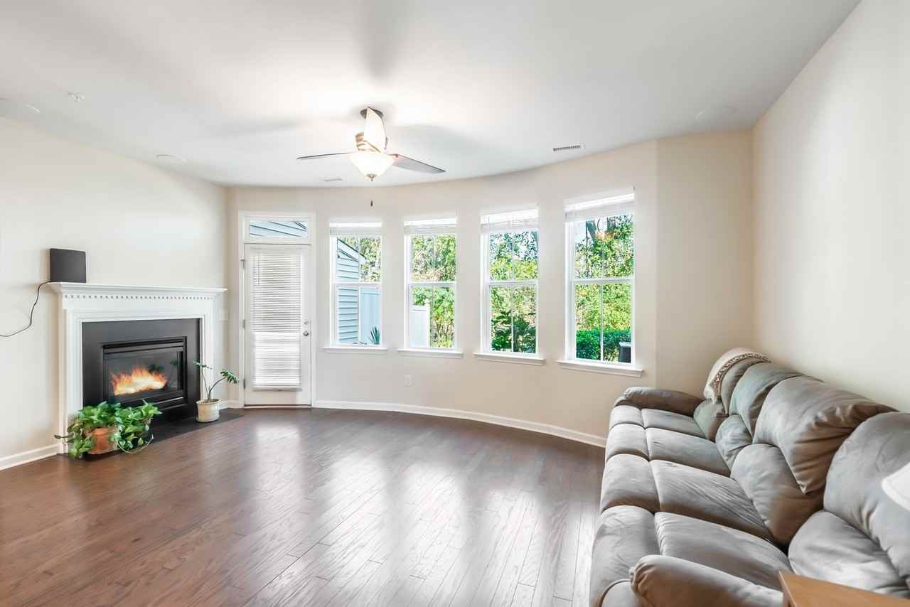 8329 Yaxley Hall Dr - Photo 5 of 17