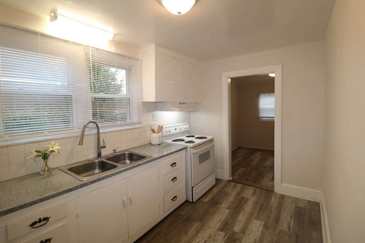 130 Court St - Photo 3 of 16