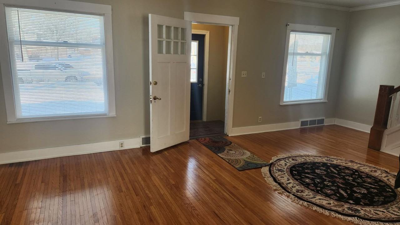 2416 Jackson St - Photo 2 of 9
