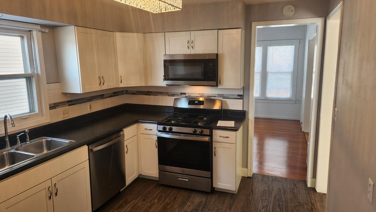 2416 Jackson St - Photo 5 of 9
