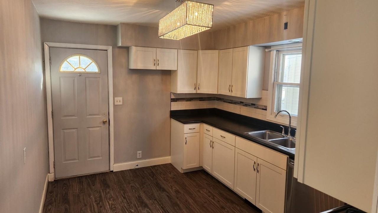 2416 Jackson St - Photo 6 of 9