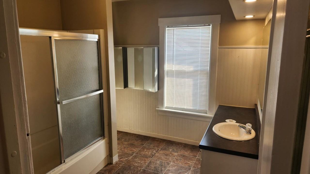 2416 Jackson St - Photo 7 of 9