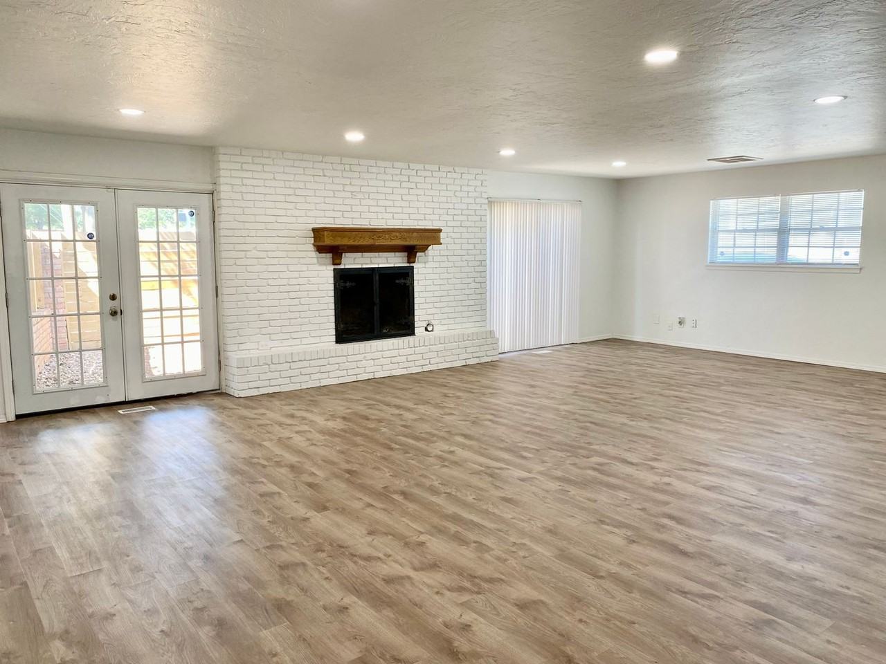 6336 N Villa Ave - Photo 2 of 19