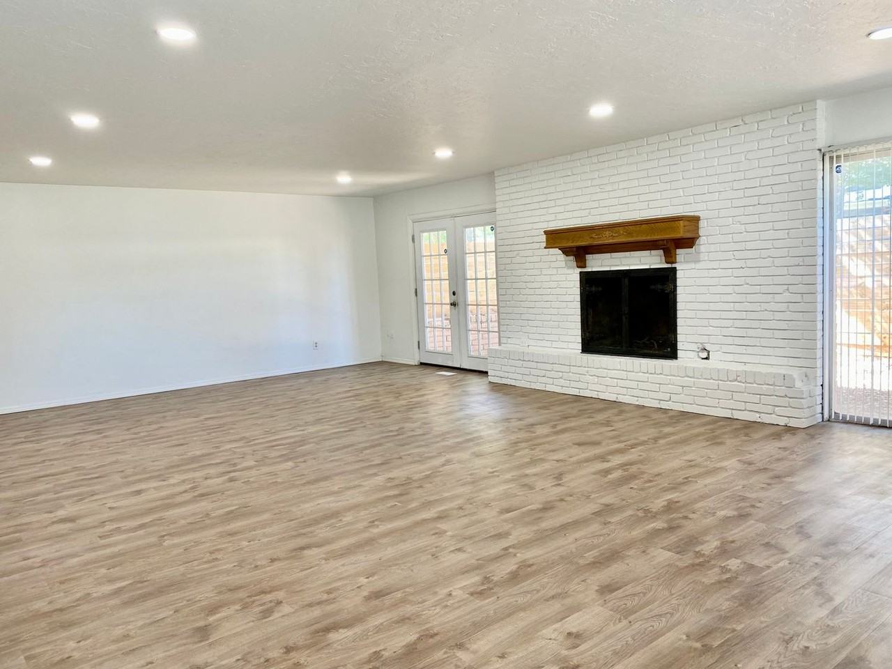 6336 N Villa Ave - Photo 3 of 19