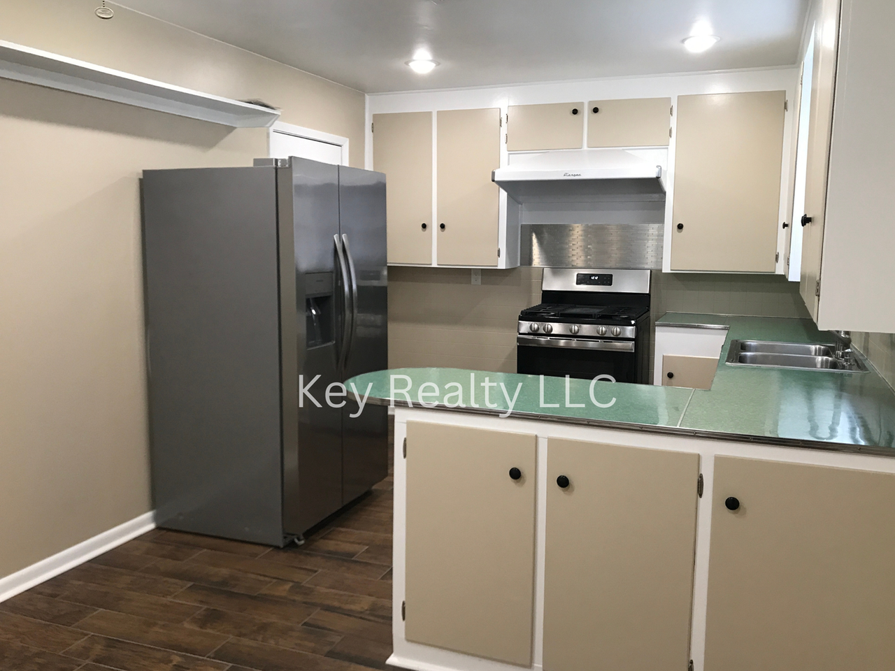 611 Bush Ave - Photo 2 of 7