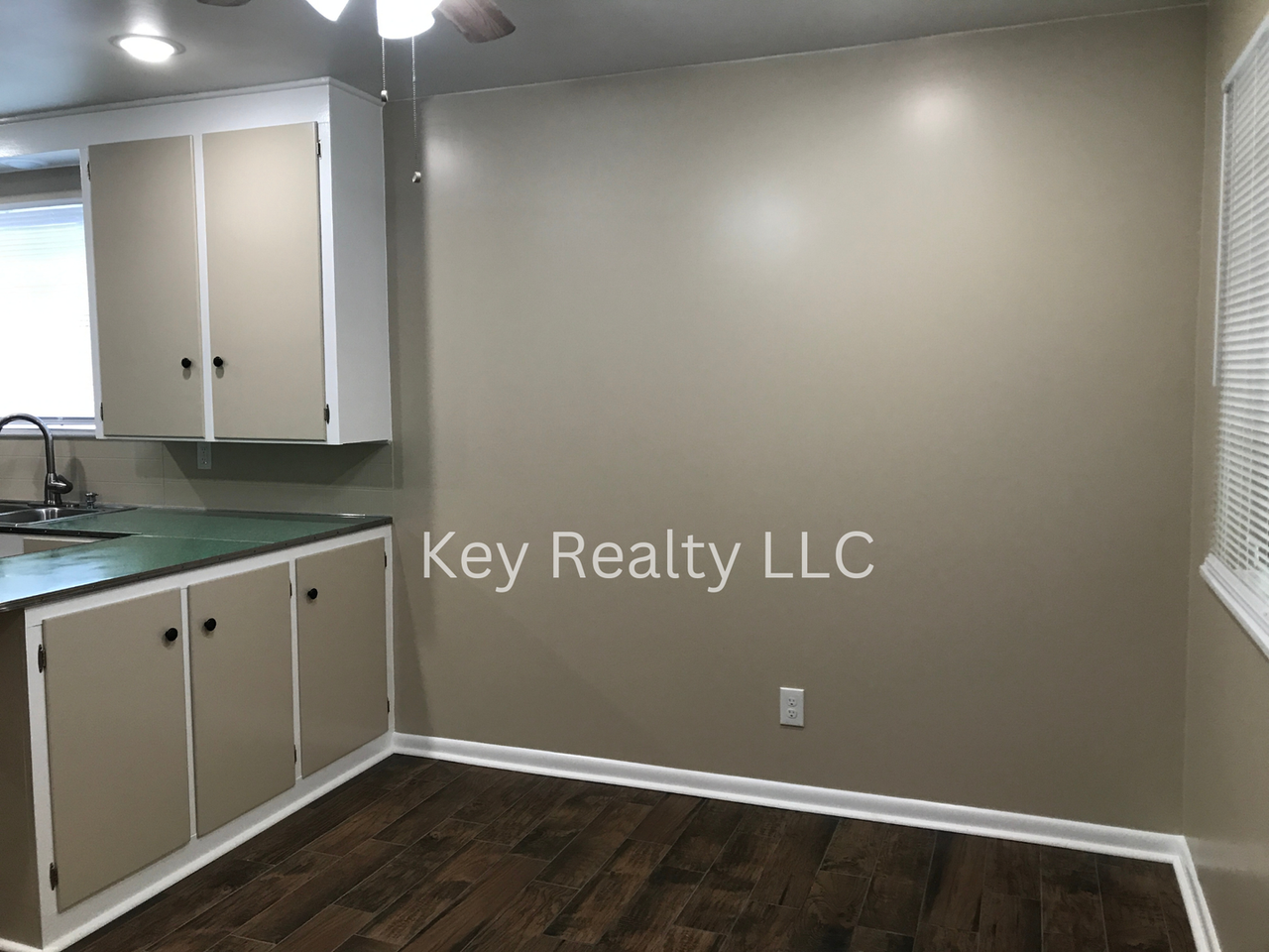 611 Bush Ave - Photo 3 of 7