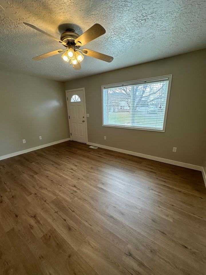 610 Sunflower Rd - Photo 4 of 25