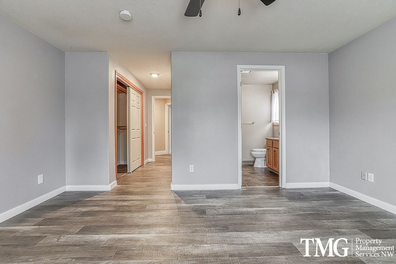 10912 Ne 97th St - Photo 3 of 30