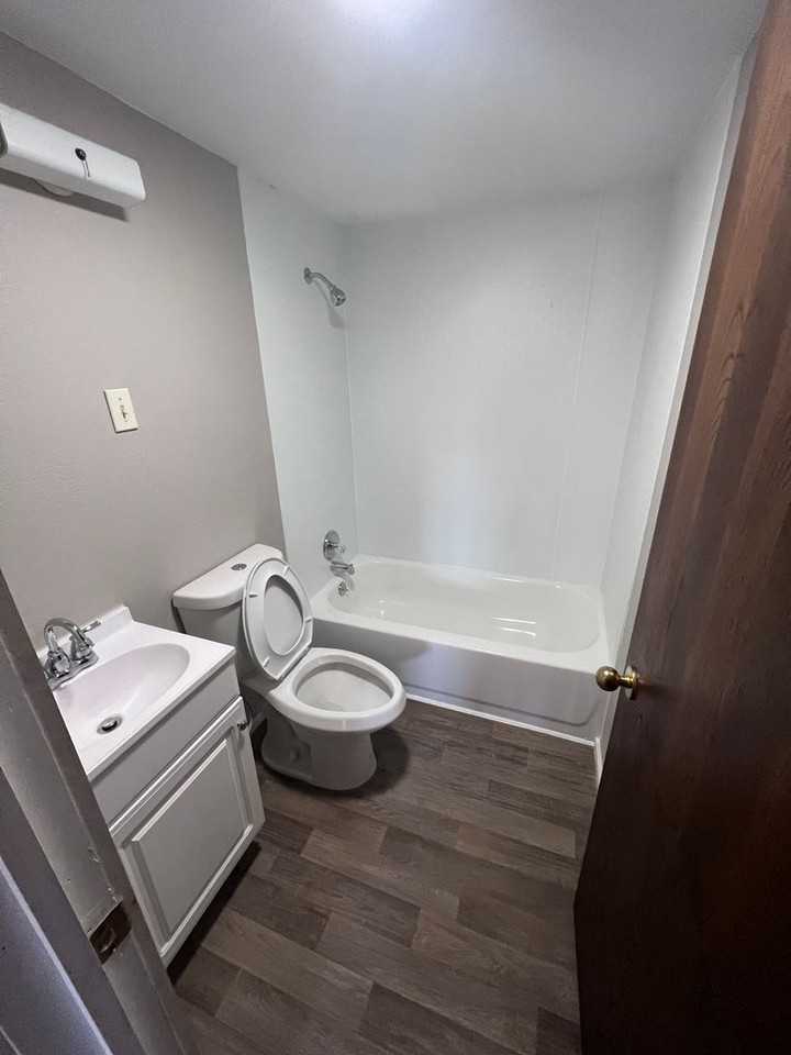 210 N Strevell Ave - Photo 2 of 6