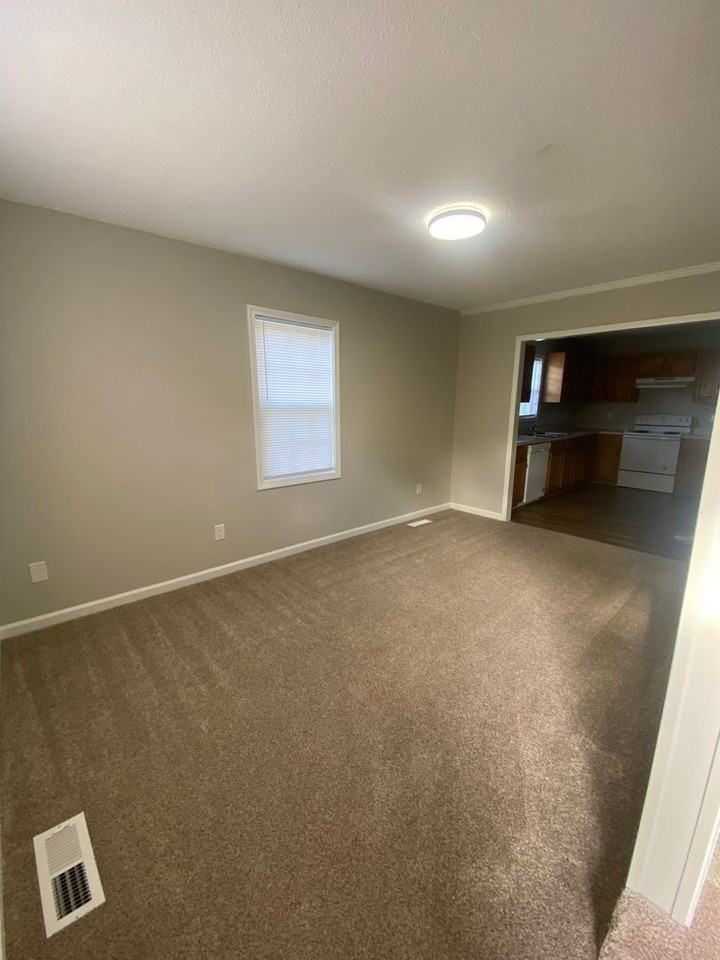 714 Dixie St - Photo 3 of 12