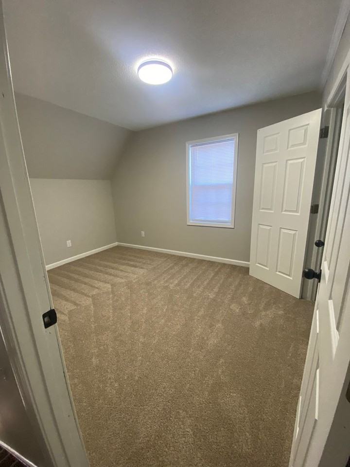 714 Dixie St - Photo 4 of 12