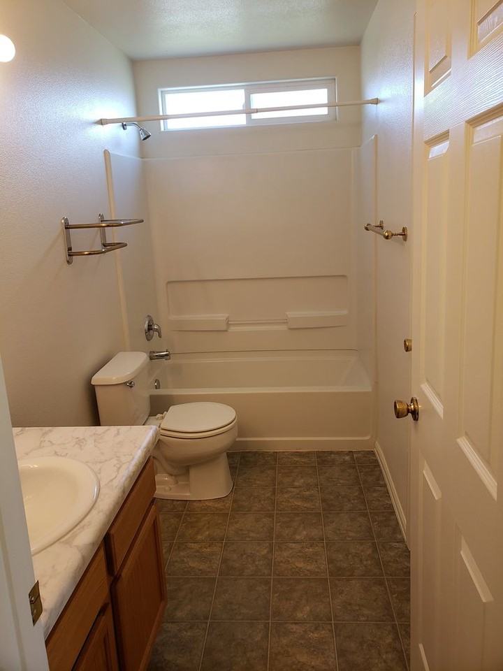 1733 Christopher Ct - Photo 4 of 9
