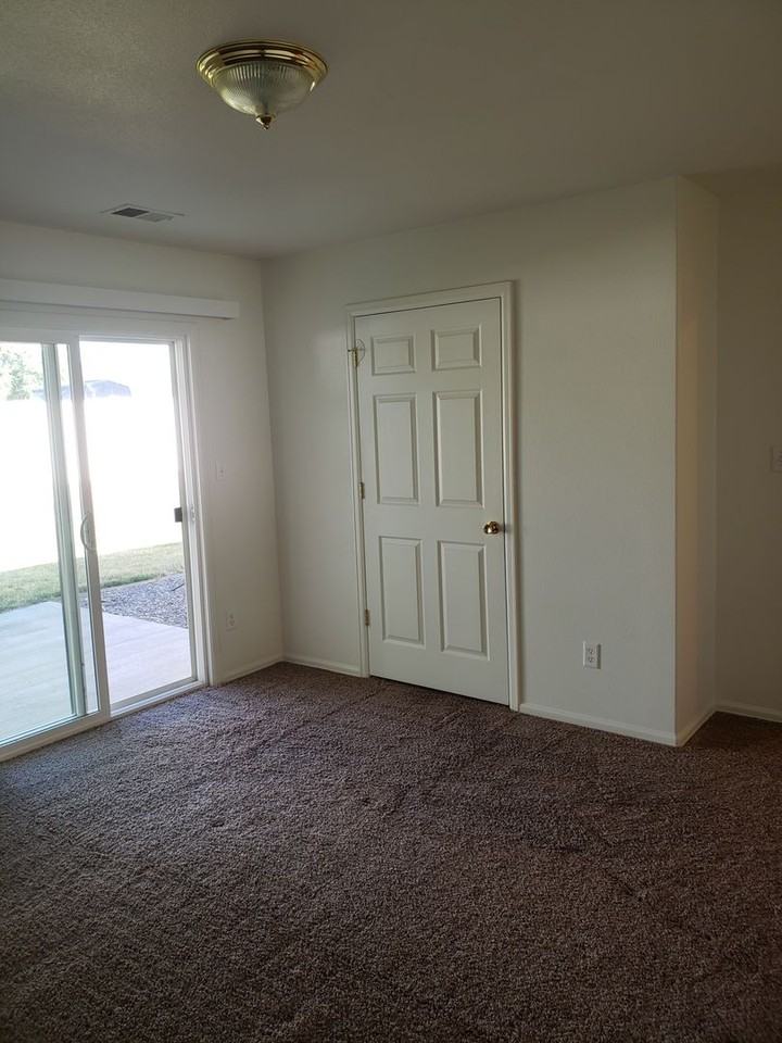 1733 Christopher Ct - Photo 5 of 9