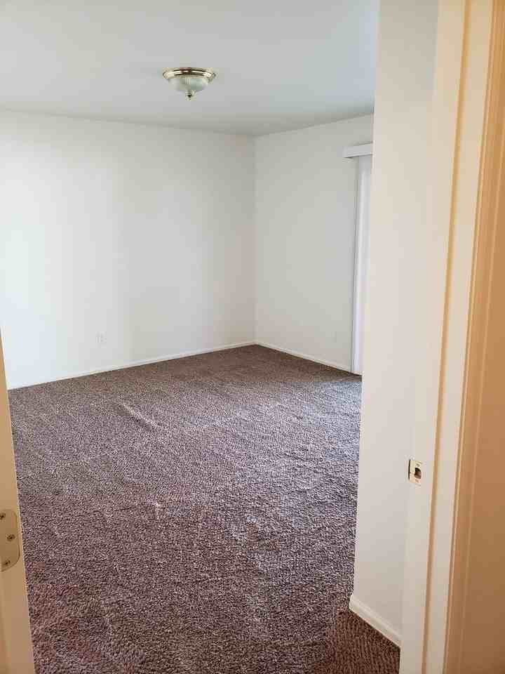 1733 Christopher Ct - Photo 6 of 9