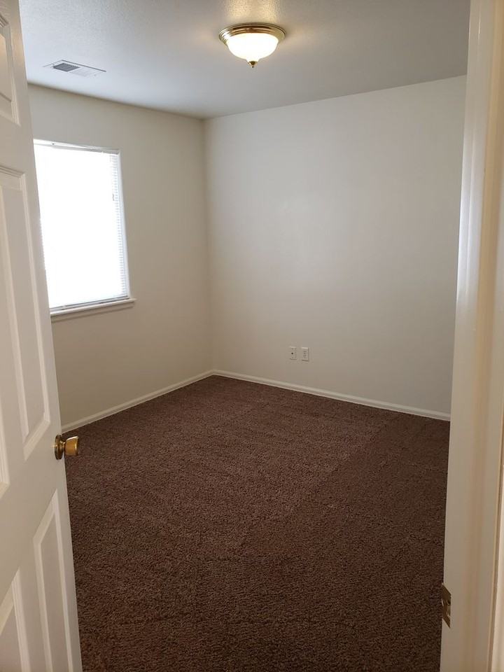 1733 Christopher Ct - Photo 7 of 9