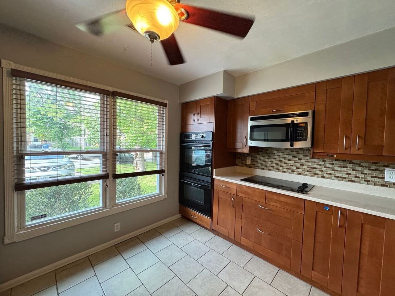 1568 Jameson Dr - Photo 3 of 8