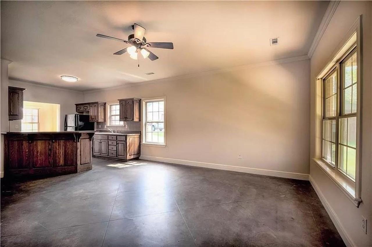 1834 W Creekmore Dr - Photo 2 of 10