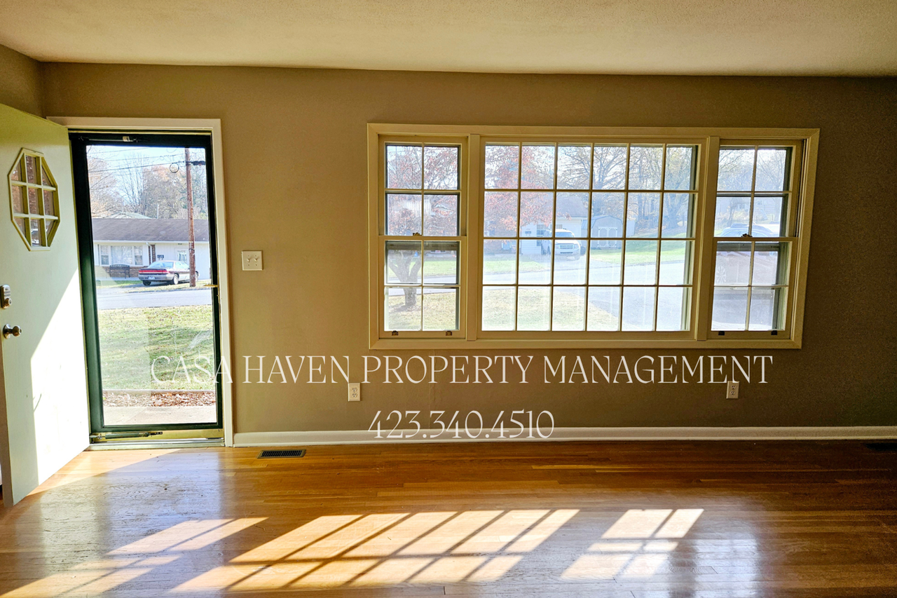 1907 Club Dr - Photo 3 of 17