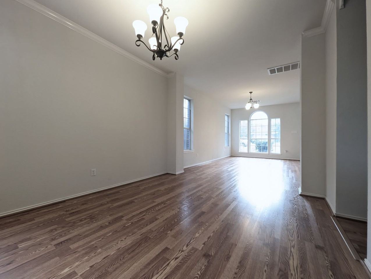 303 N Carriage Hills Dr - Photo 2 of 23