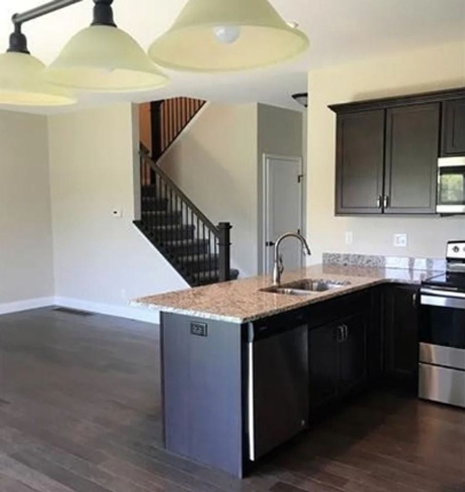 1516 Greyrock Ln - Photo 2 of 8