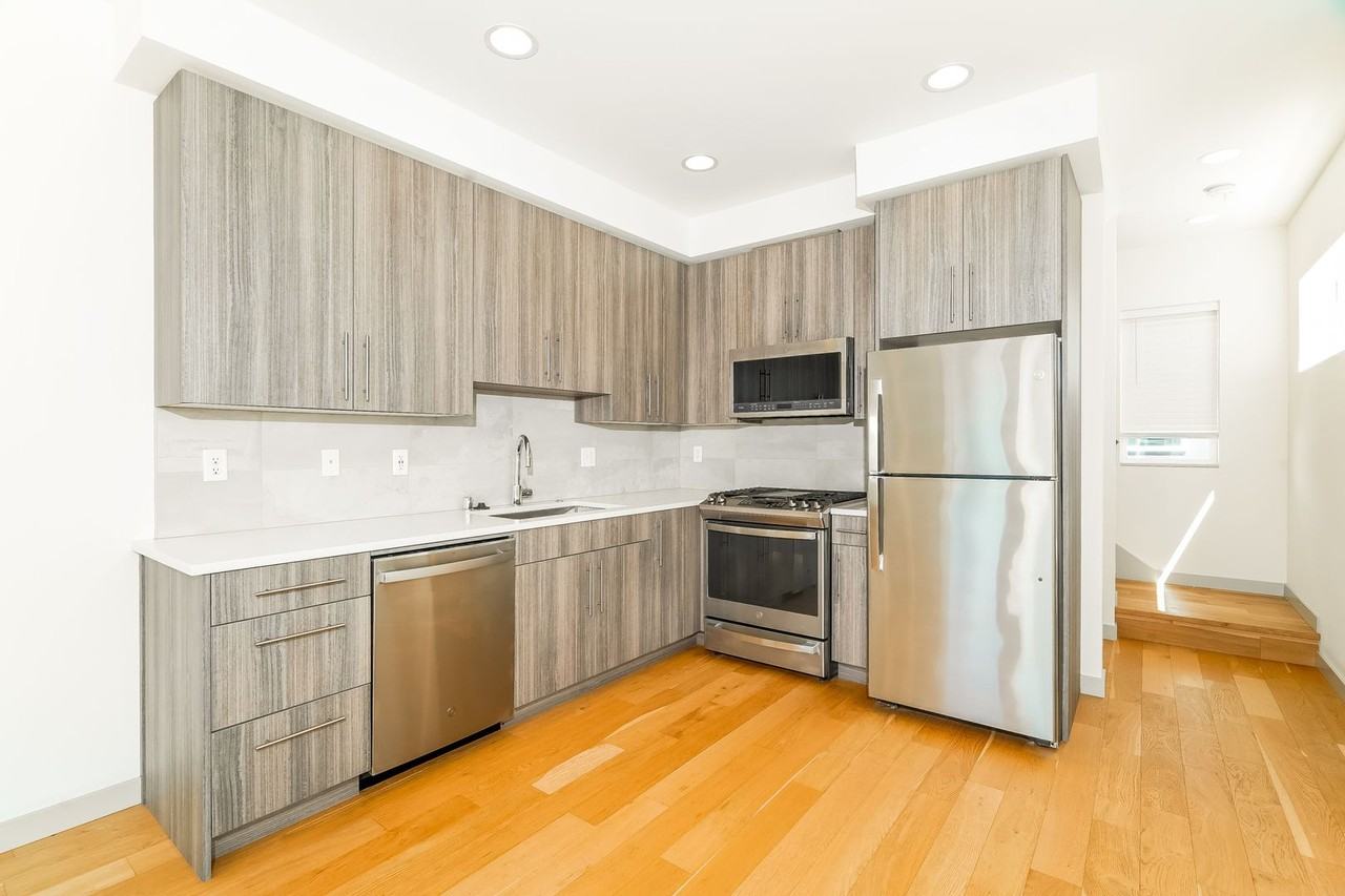 4311 Sw Frontenac St - Photo 2 of 24