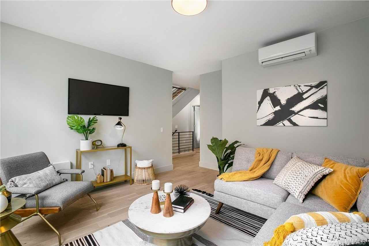 957 N 43rd St - Photo 3 of 32