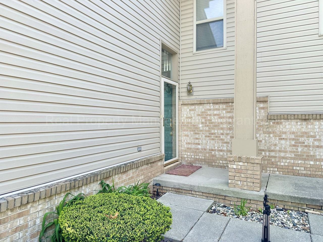 10111 Austrian Way - Photo 2 of 35
