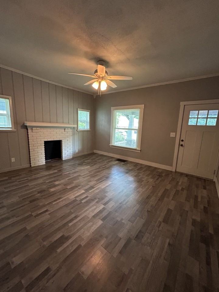 1616 S Walnut St - Photo 2 of 18