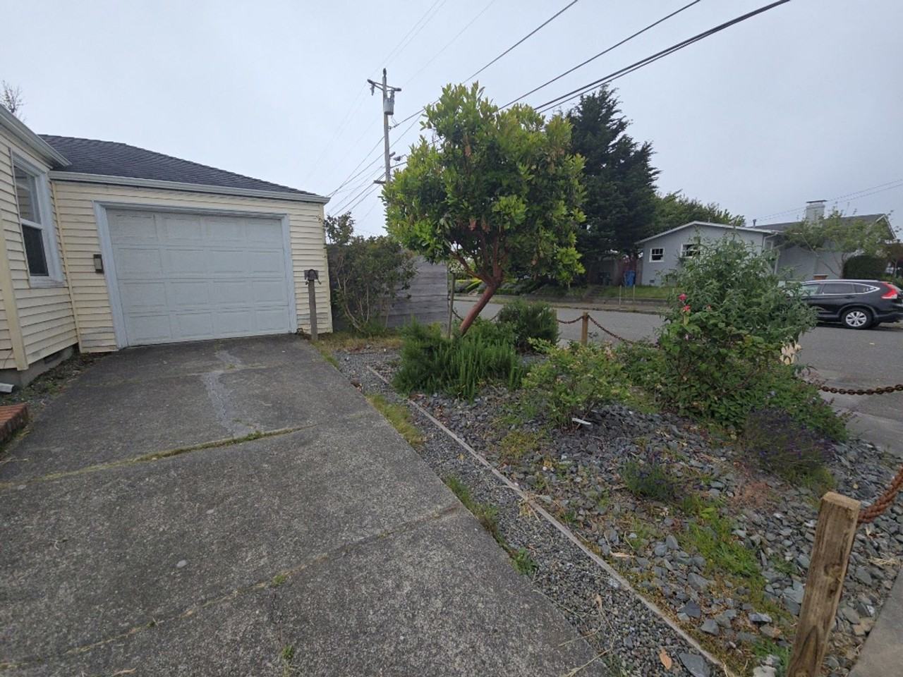 2204 F St - Photo 4 of 26
