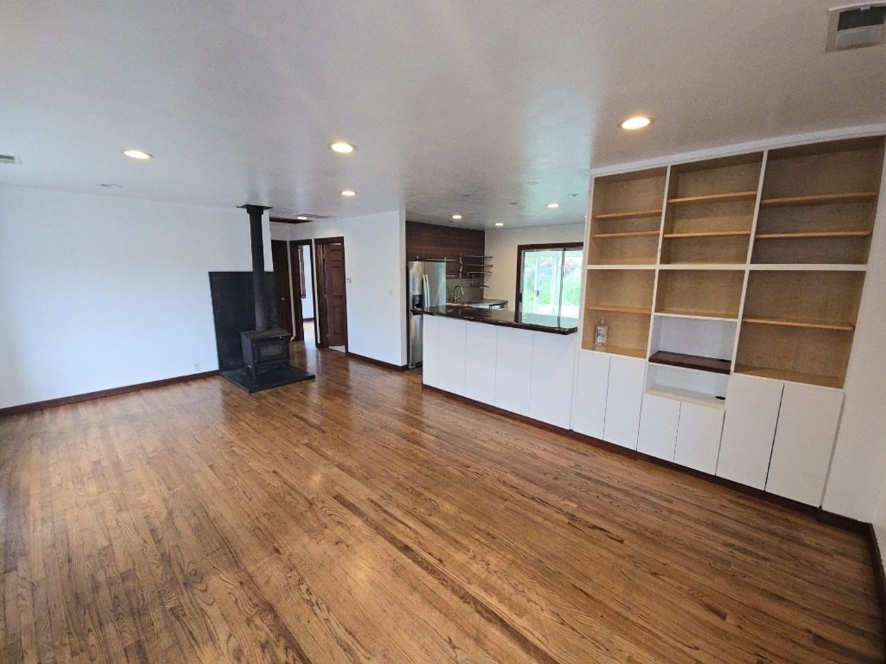 2204 F St - Photo 6 of 26