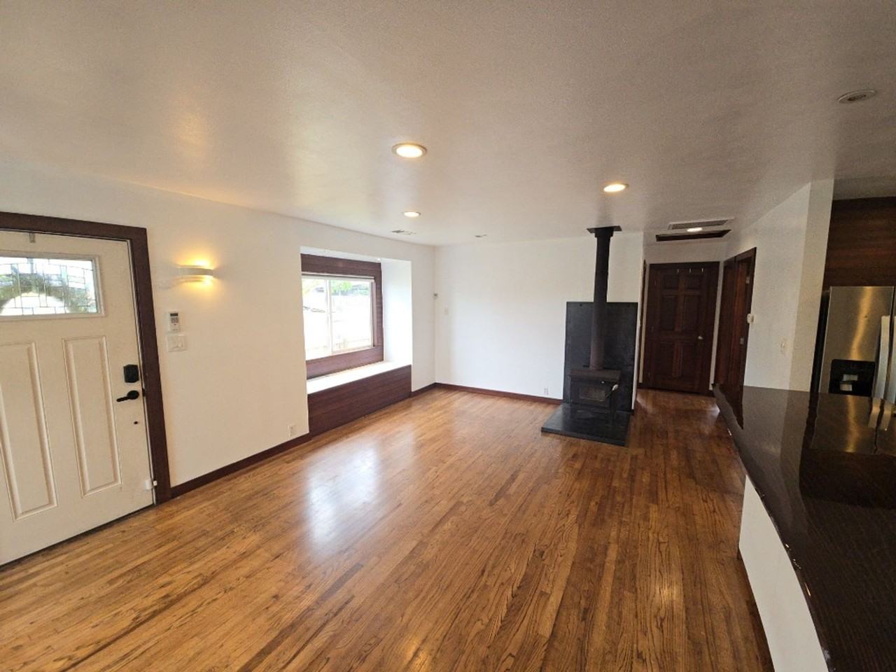 2204 F St - Photo 7 of 26