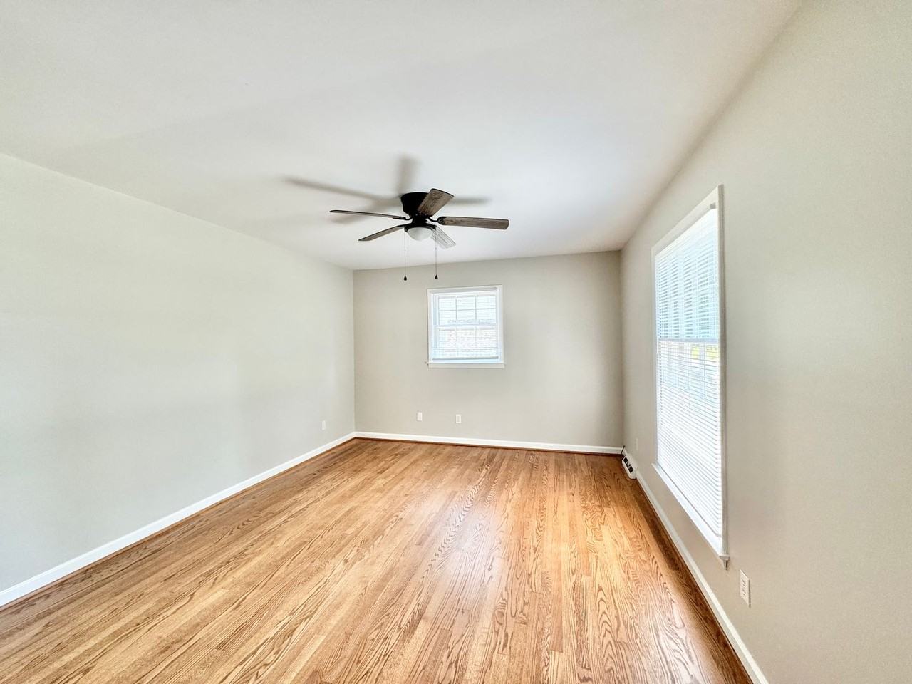 3030 Robin Hood Dr - Photo 2 of 18