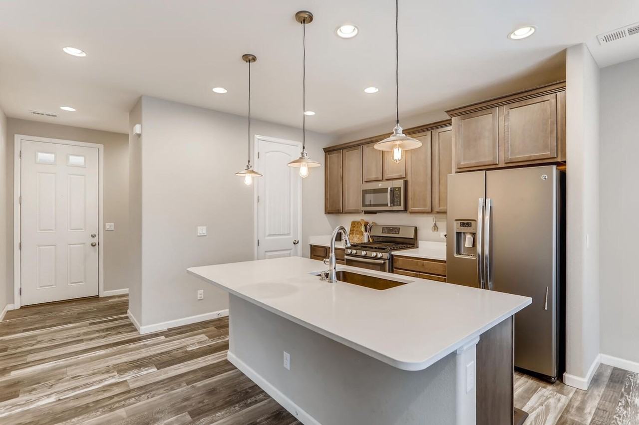 25541 E Cedar Pl - Photo 3 of 12