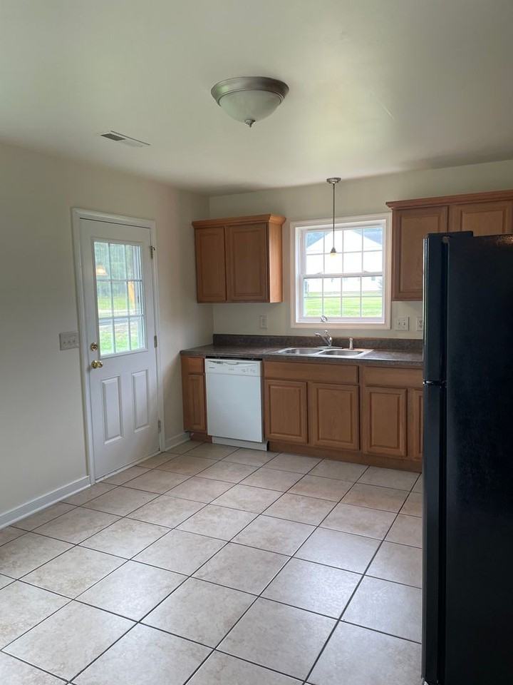 111 Coppahaunk Ave - Photo 2 of 20