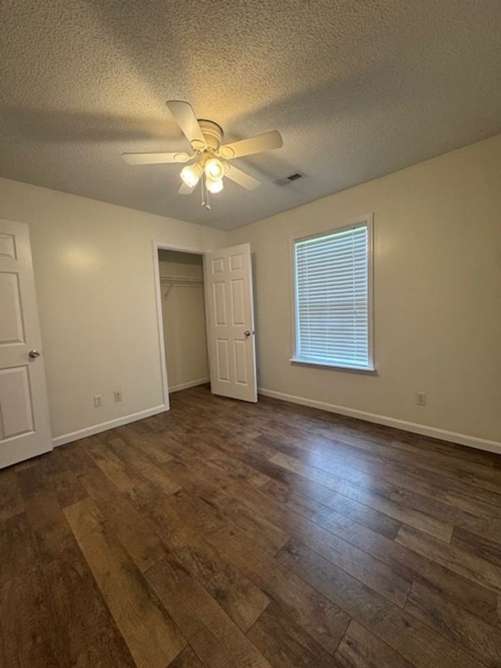 394 Valley View Dr - Photo 4 of 11