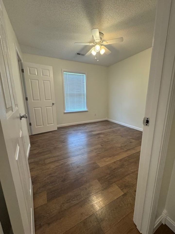 394 Valley View Dr - Photo 5 of 11