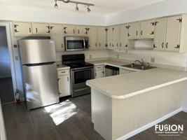 featured image of 8 Cedar Gln N #1