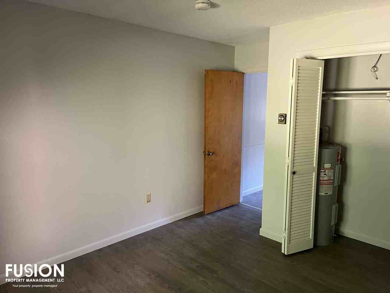 8 Cedar Gln N #1 - Photo 5 of 22