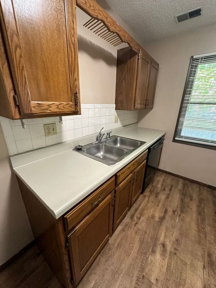 822 Fremont St #7 - Photo 3 of 6