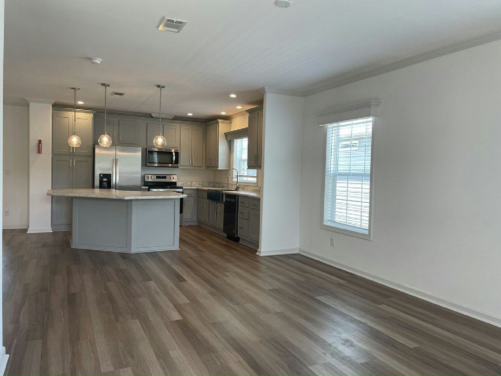 13123 Lime Ave - Photo 3 of 32