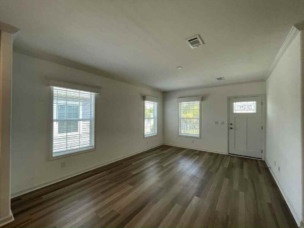 13123 Lime Ave - Photo 2 of 32