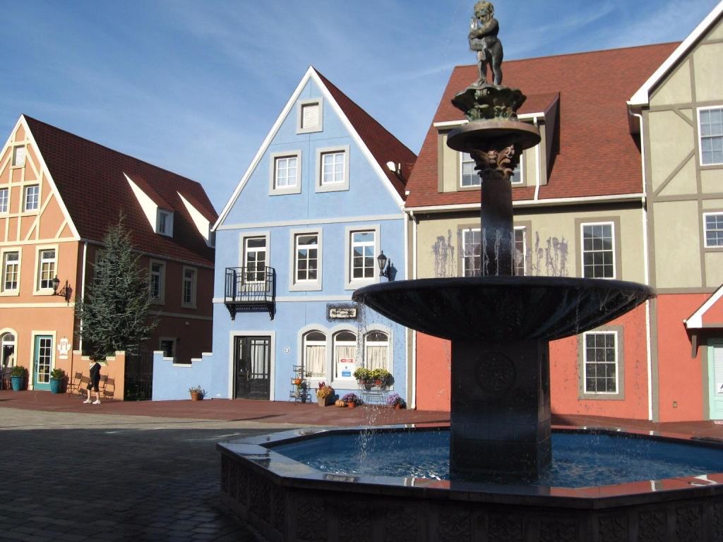 6 Market Plaza - Photo 3 of 16