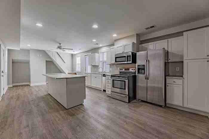 120 Se 1st St #4 - Photo 2 of 7