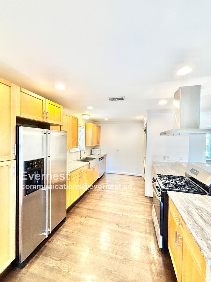 6226 Saratoga Cir - Photo 2 of 24