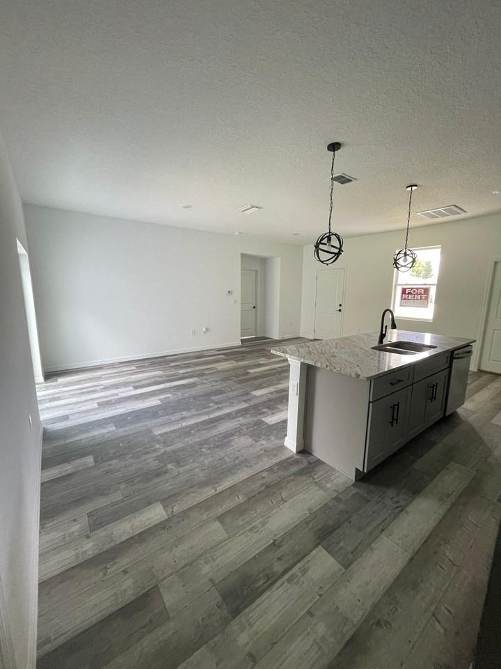 915 Alsace St #NA - Photo 2 of 8